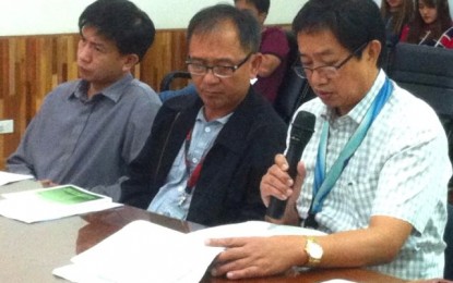 <p><strong>BAGUIO'S DUMP.</strong> Engineer Alex Luis (rightmost), chief of the Environmental Monitoring and Enforcement Division of the Environmental Management Bureau (EMB) in Cordillera, reports the status of Baguio City's temporary waste transfer station near Tuba town in the Benguet Provincial Board's meeting on Tuesday (May 15, 2018). Also in photo are Ricardo Dang-iw (middle) and John Felix (extreme left) both of EMB-CAR. <em>(Photo by Primo Agatep)</em></p>
